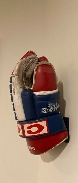 Single Hockey Glove Wall Display Holder