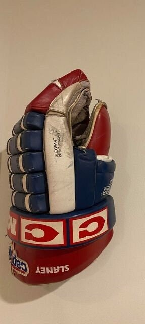 Single Hockey Glove Wall Display Holder