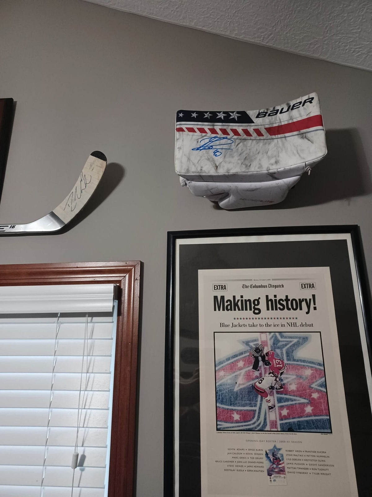 Hockey Goalie Blocker Wall Mount: Sports Memorabilia Display