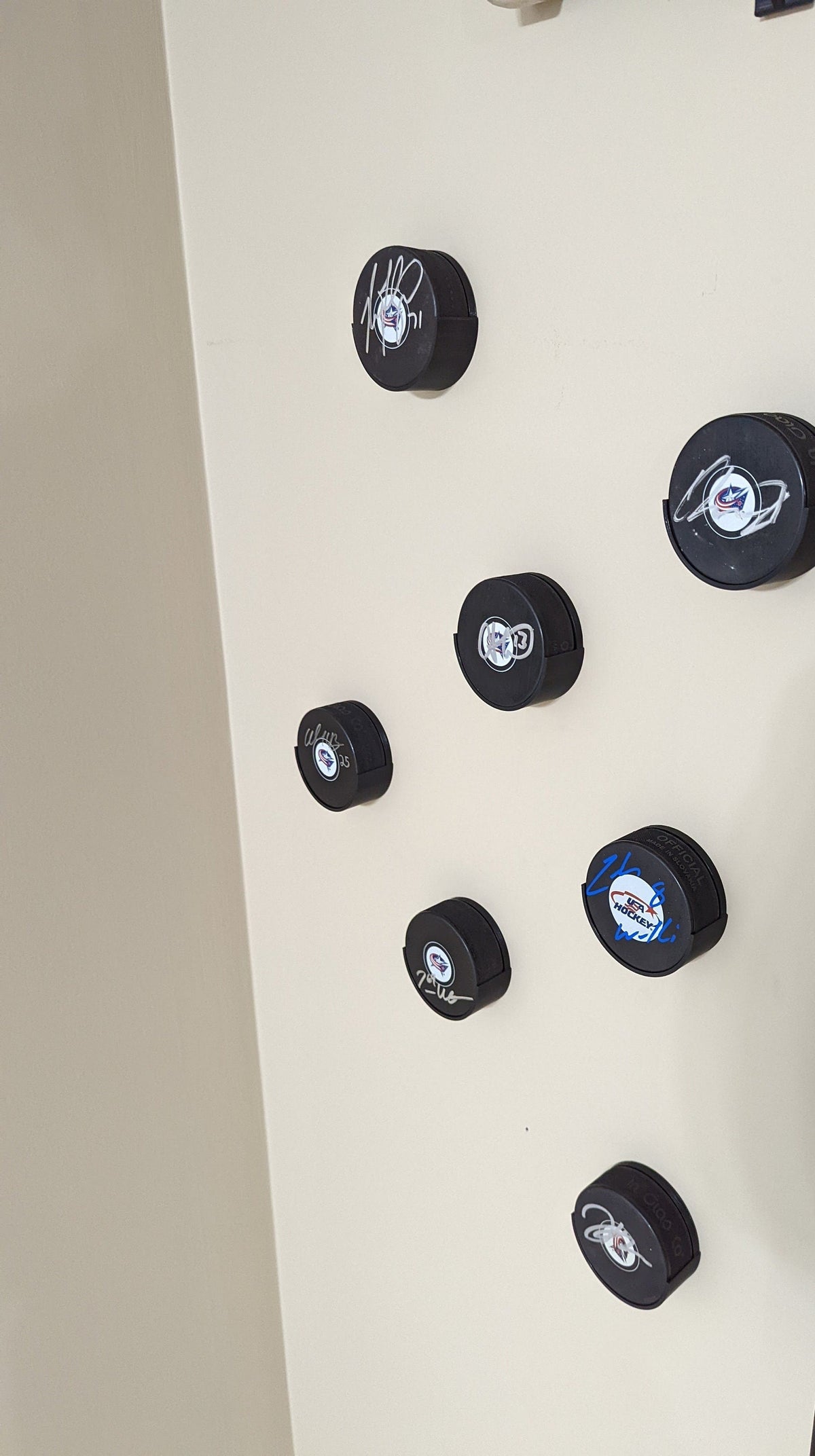 Hockey Puck Wall Display Holder