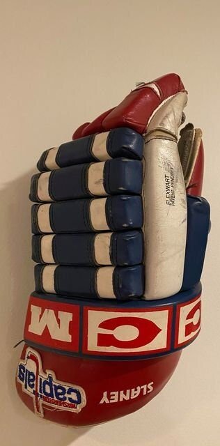 Single Hockey Glove Wall Display Holder